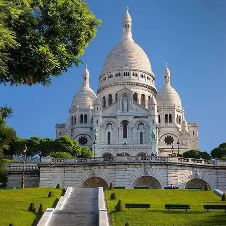 A Montmartre - Abbesses Apartment